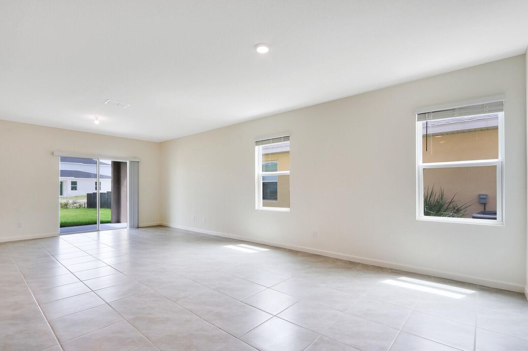 For Rent: $4,000 (5 beds, 3 baths, 2447 Square Feet)