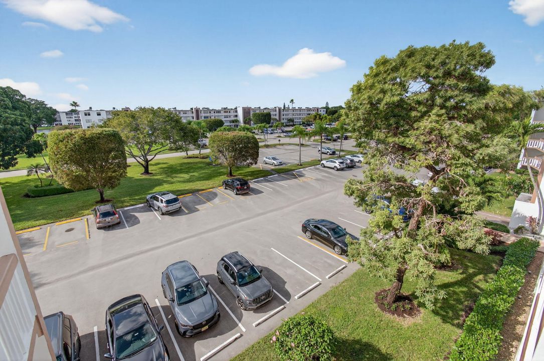 For Sale: $199,000 (2 beds, 2 baths, 916 Square Feet)