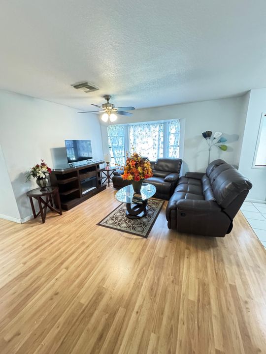 На продажу: $460,000 (4 спален, 2 ванн, 1707 Квадратных фут)