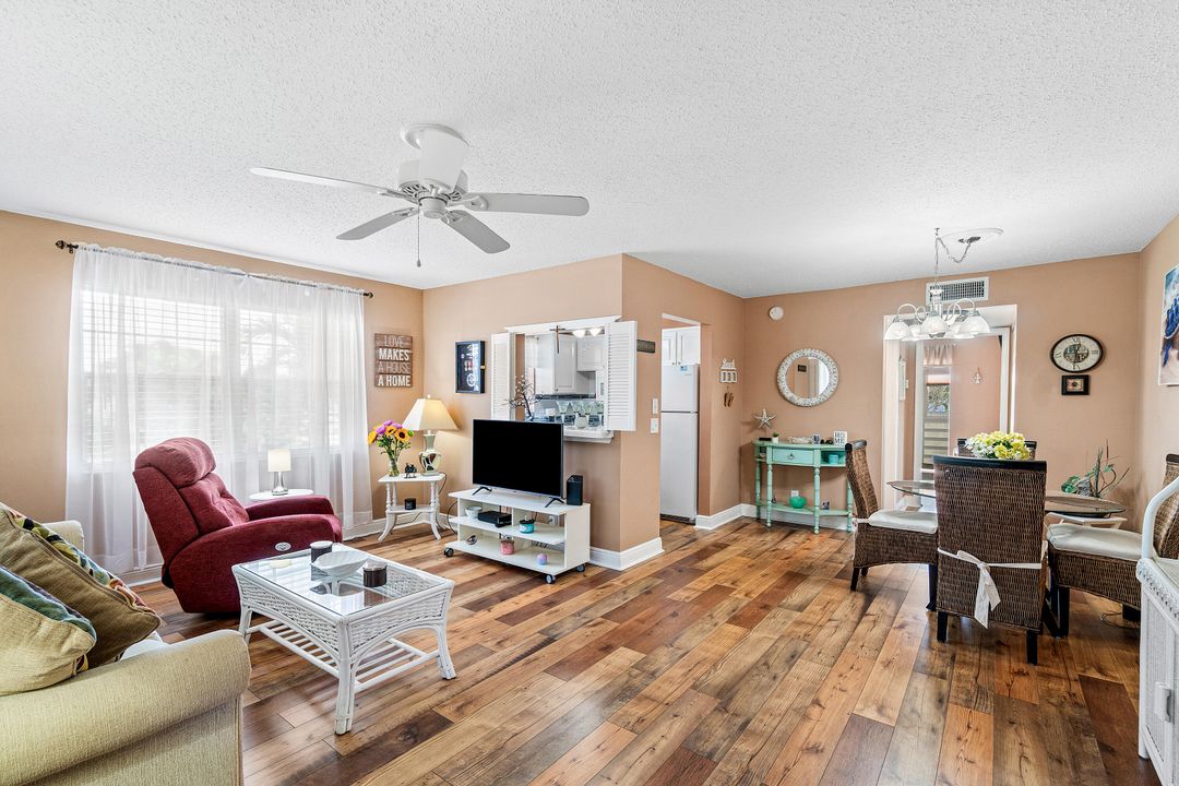 На продажу: $125,000 (1 спален, 1 ванн, 700 Квадратных фут)