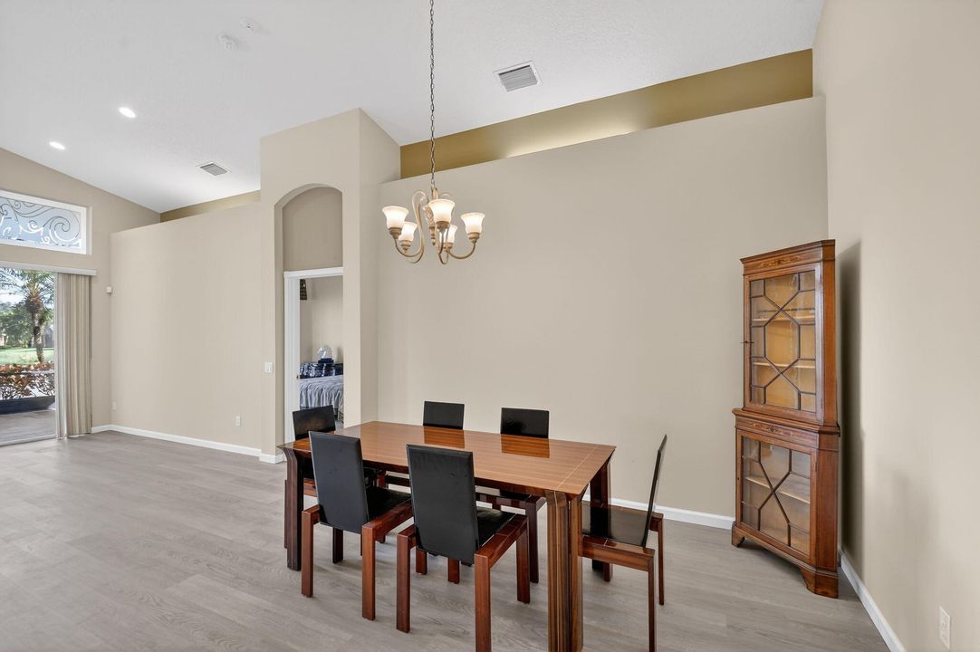 En Venta: $525,000 (3 camas, 2 baños, 2070 Pies cuadrados)