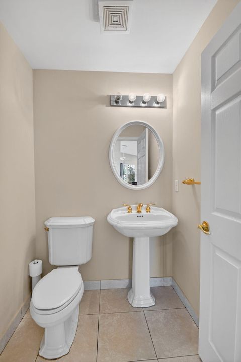 En Venta: $525,000 (3 camas, 2 baños, 2070 Pies cuadrados)