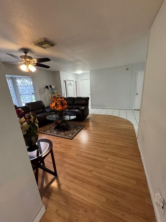 На продажу: $460,000 (4 спален, 2 ванн, 1707 Квадратных фут)