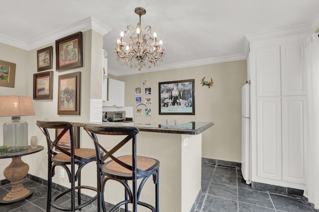 待售: $289,900 (1 贝兹, 1 浴室, 740 平方英尺)