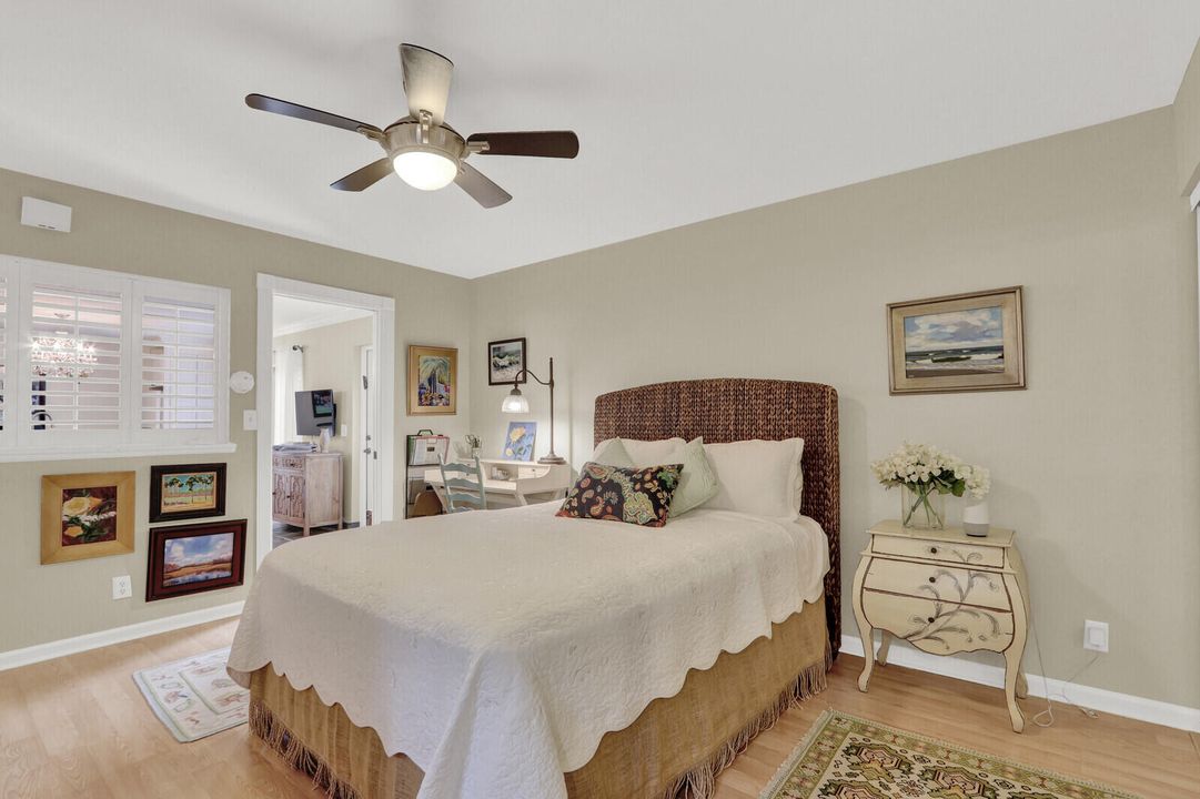 待售: $289,900 (1 贝兹, 1 浴室, 740 平方英尺)