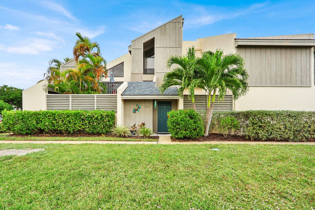 待售: $289,900 (1 贝兹, 1 浴室, 740 平方英尺)