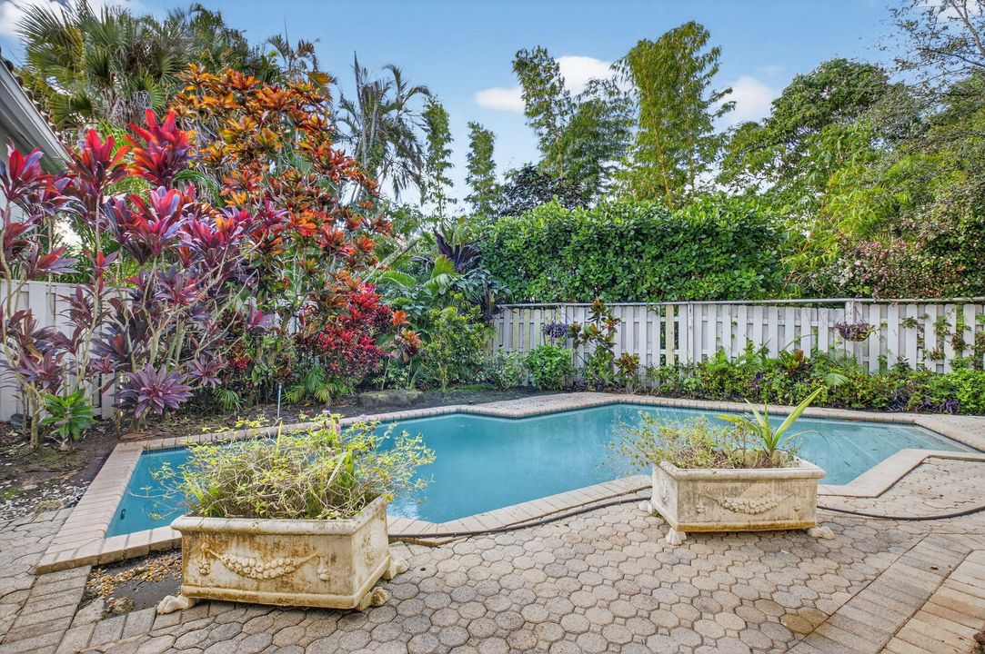 For Sale: $1,189,000 (4 beds, 2 baths, 3320 Square Feet)