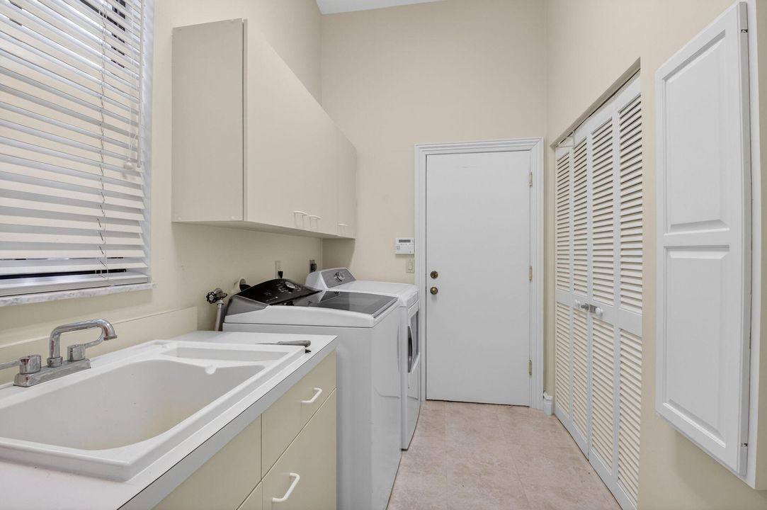 For Sale: $1,189,000 (4 beds, 2 baths, 3320 Square Feet)