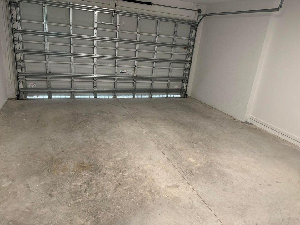 For Rent: $3,499 (4 beds, 3 baths, 2010 Square Feet)