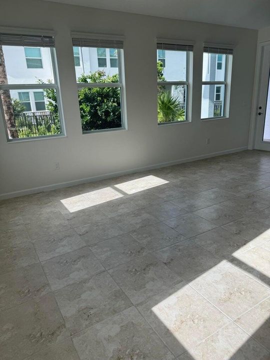 For Rent: $3,499 (4 beds, 3 baths, 2010 Square Feet)