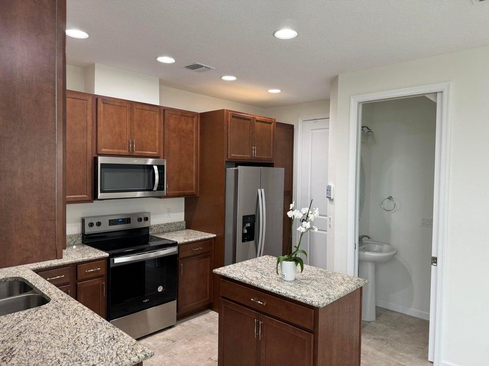 For Rent: $3,499 (4 beds, 3 baths, 2010 Square Feet)