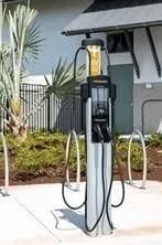 For Rent: $3,499 (4 beds, 3 baths, 2010 Square Feet)