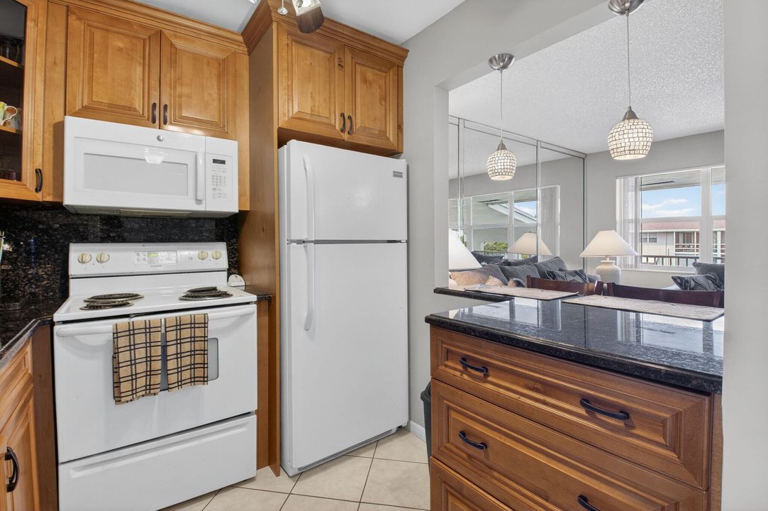 На продажу: $215,000 (1 спален, 1 ванн, 570 Квадратных фут)