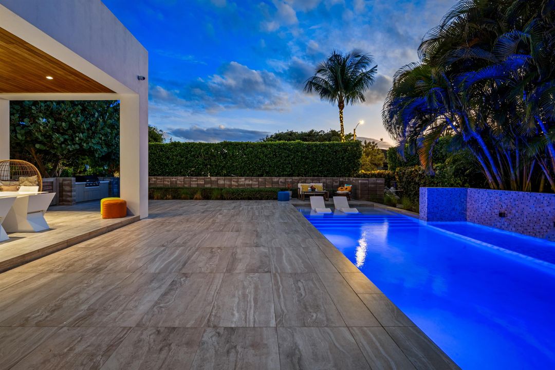 На продажу: $4,690,000 (5 спален, 4 ванн, 5054 Квадратных фут)