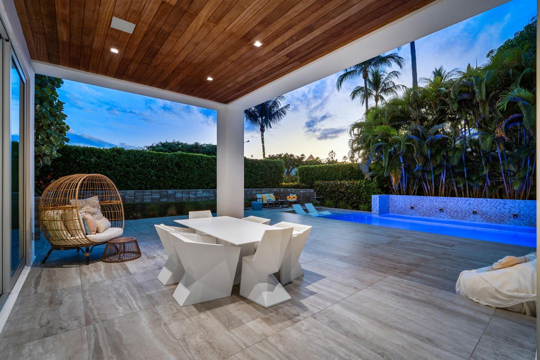 На продажу: $4,690,000 (5 спален, 4 ванн, 5054 Квадратных фут)