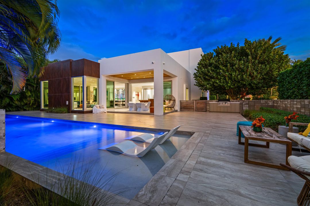 На продажу: $4,690,000 (5 спален, 4 ванн, 5054 Квадратных фут)