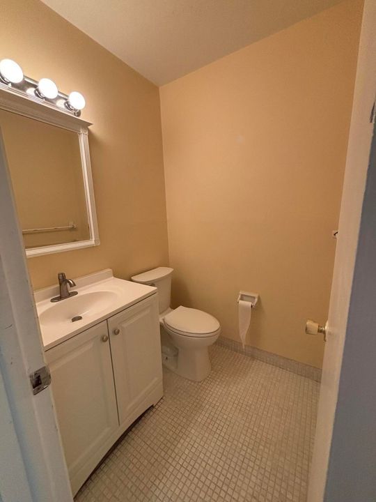 For Rent: $1,700 (1 beds, 2 baths, 994 Square Feet)