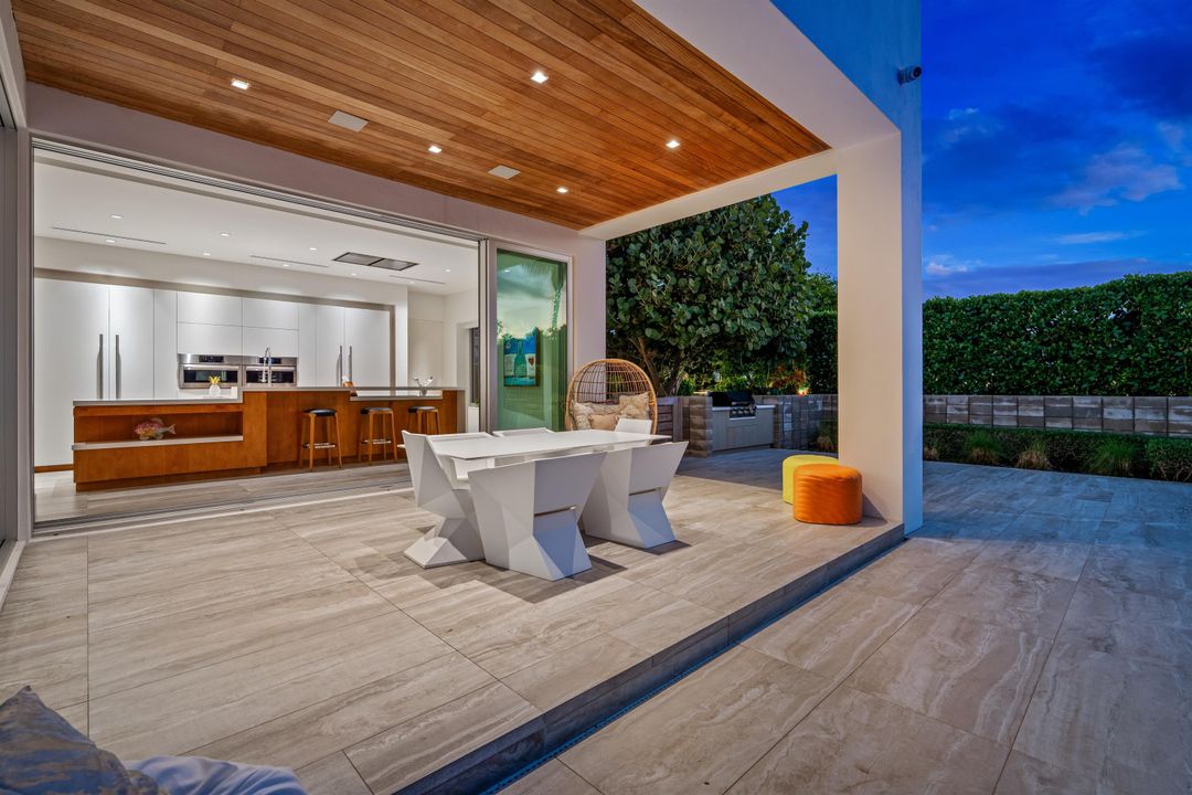 На продажу: $4,690,000 (5 спален, 4 ванн, 5054 Квадратных фут)