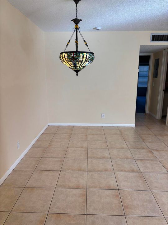 For Rent: $1,700 (1 beds, 2 baths, 994 Square Feet)