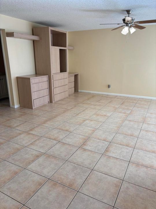 For Rent: $1,700 (1 beds, 2 baths, 994 Square Feet)