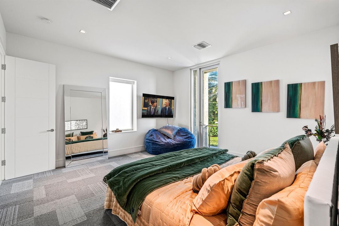 На продажу: $4,690,000 (5 спален, 4 ванн, 5054 Квадратных фут)