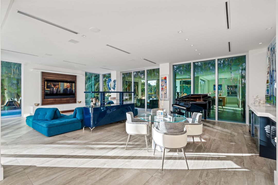 На продажу: $4,690,000 (5 спален, 4 ванн, 5054 Квадратных фут)