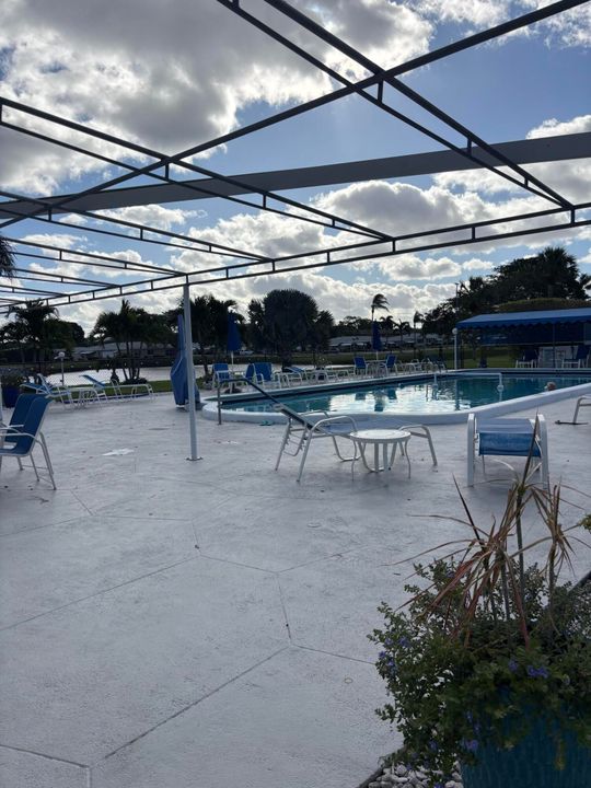 For Rent: $1,700 (1 beds, 2 baths, 994 Square Feet)