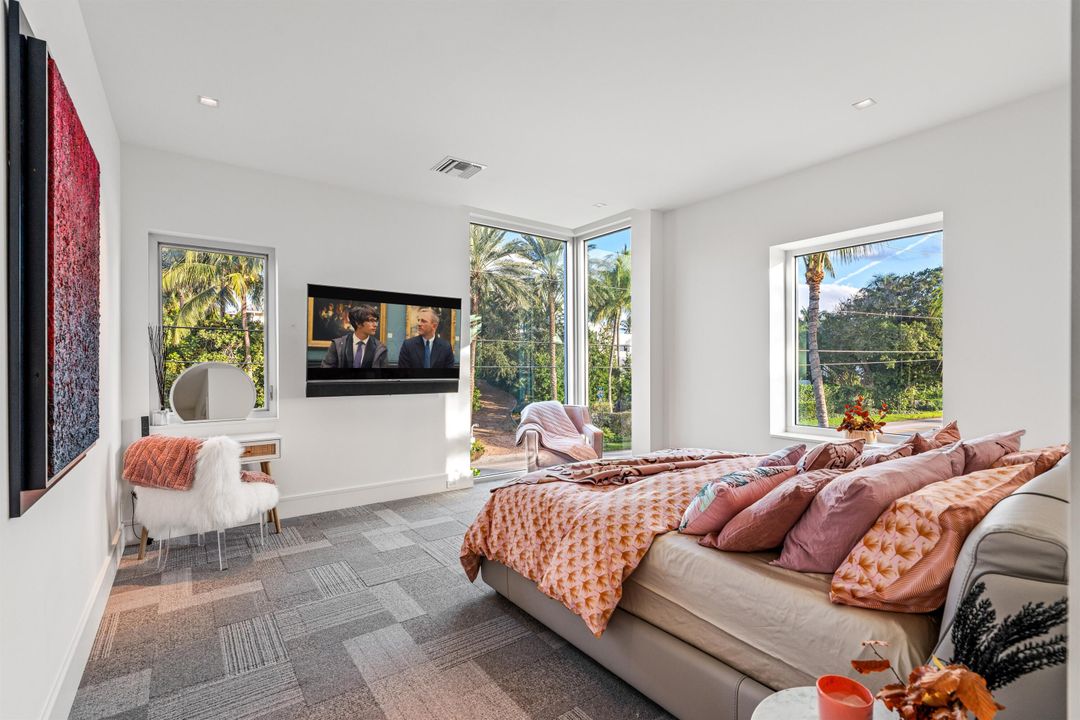 На продажу: $4,690,000 (5 спален, 4 ванн, 5054 Квадратных фут)