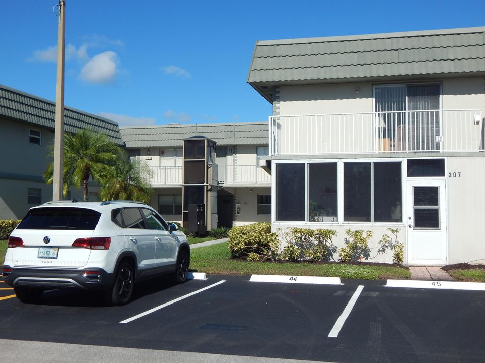 For Sale: $49,500 (1 beds, 1 baths, 720 Square Feet)