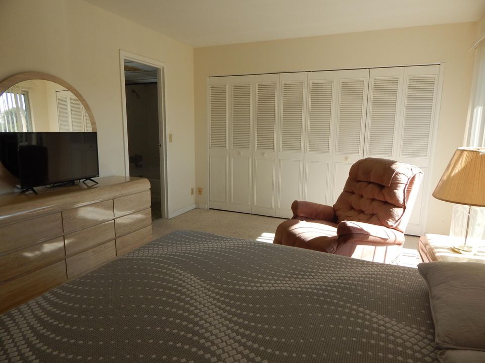 For Sale: $49,500 (1 beds, 1 baths, 720 Square Feet)