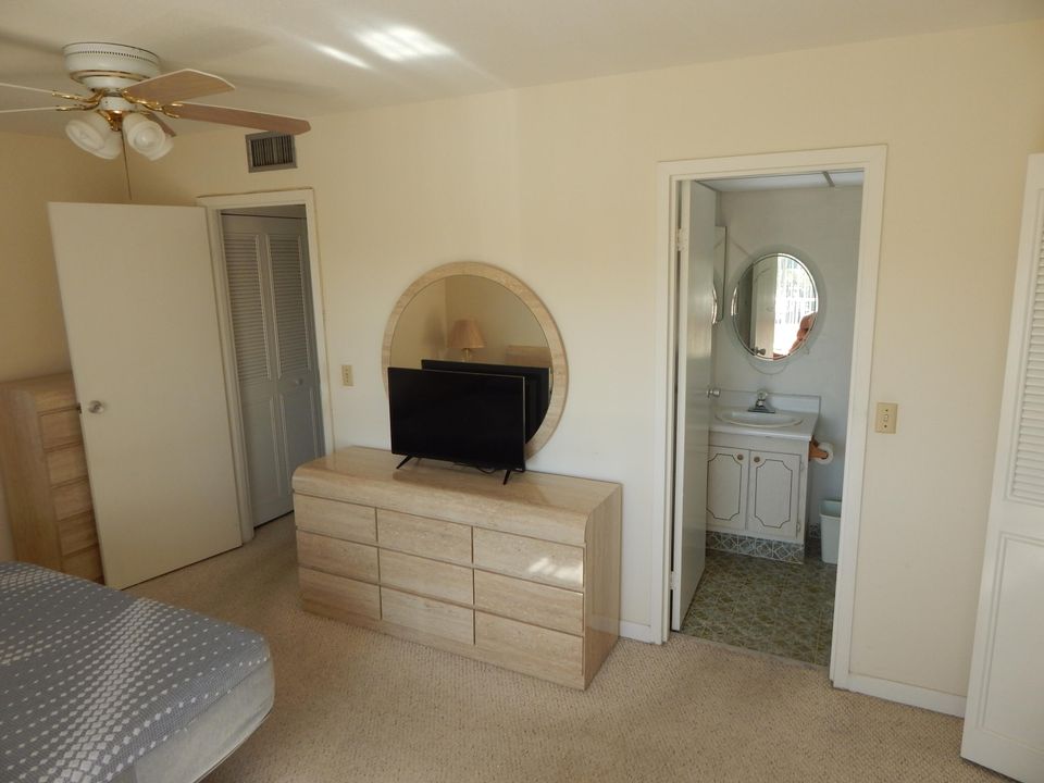 For Sale: $49,500 (1 beds, 1 baths, 720 Square Feet)