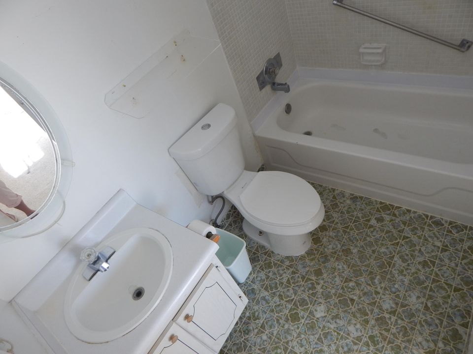 For Sale: $49,500 (1 beds, 1 baths, 720 Square Feet)