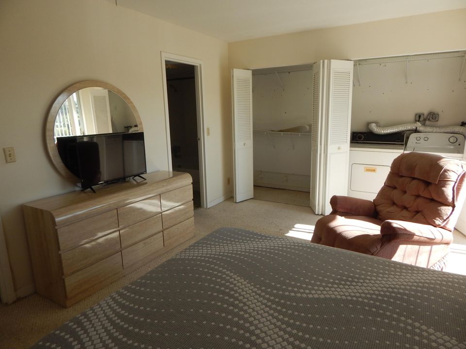 For Sale: $49,500 (1 beds, 1 baths, 720 Square Feet)