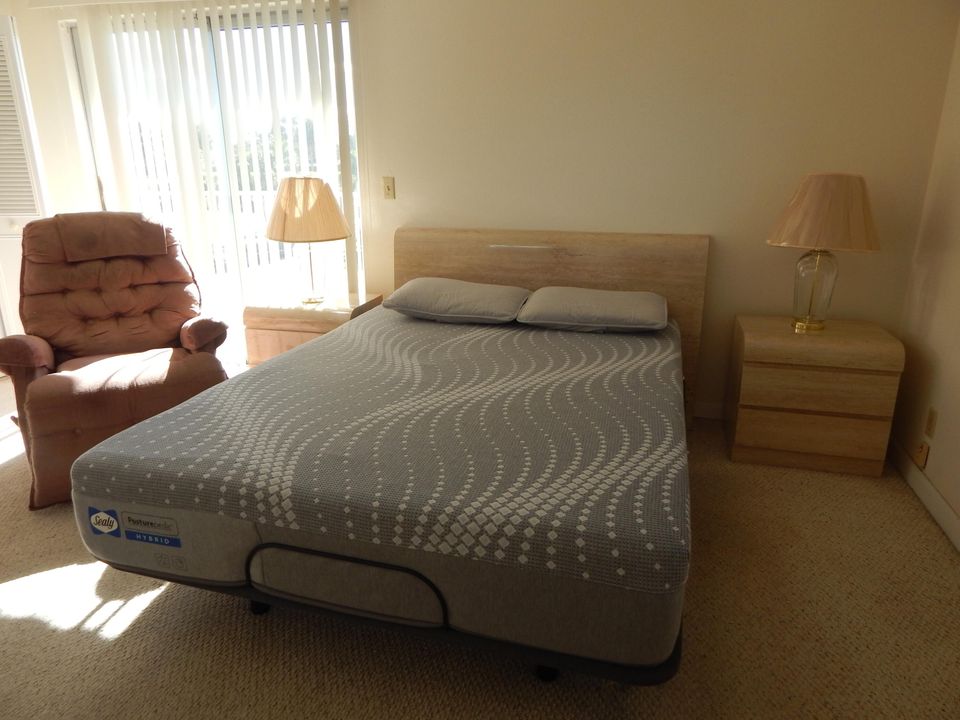 For Sale: $49,500 (1 beds, 1 baths, 720 Square Feet)