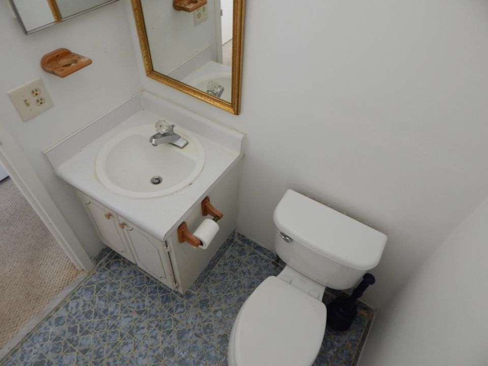 For Sale: $49,500 (1 beds, 1 baths, 720 Square Feet)