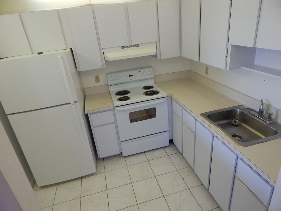 For Sale: $49,500 (1 beds, 1 baths, 720 Square Feet)