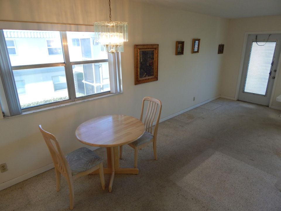 For Sale: $49,500 (1 beds, 1 baths, 720 Square Feet)