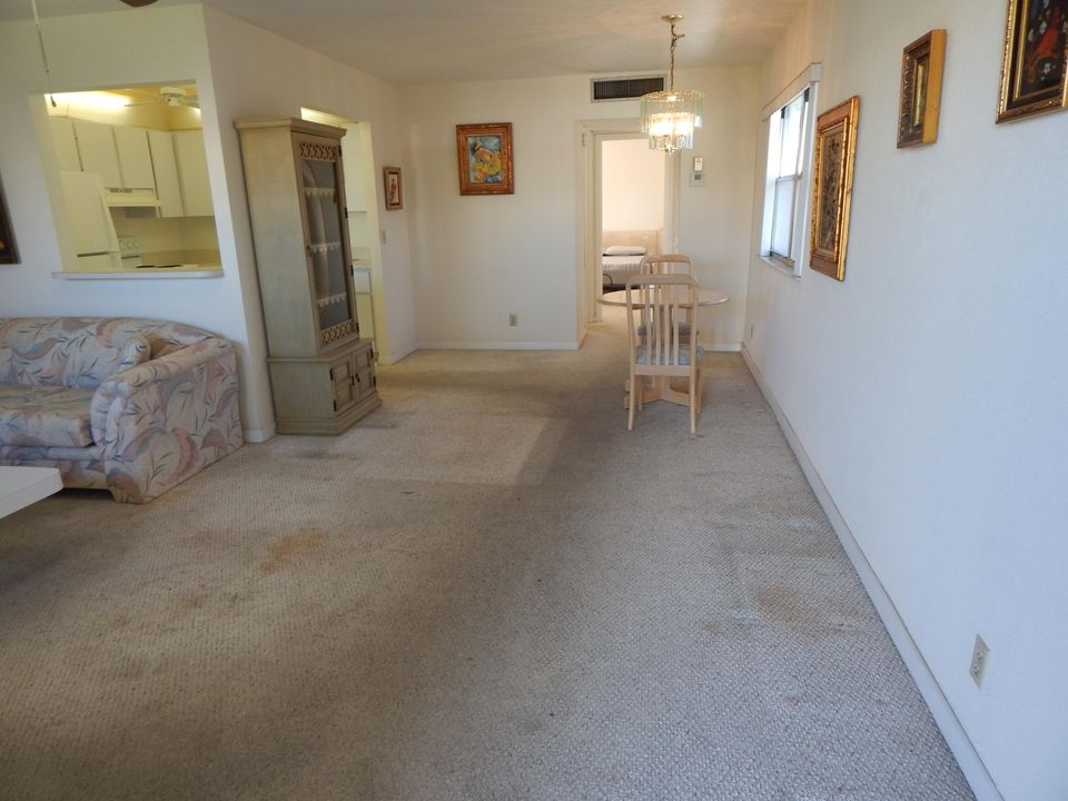 For Sale: $49,500 (1 beds, 1 baths, 720 Square Feet)