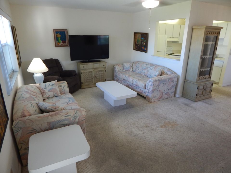 For Sale: $49,500 (1 beds, 1 baths, 720 Square Feet)