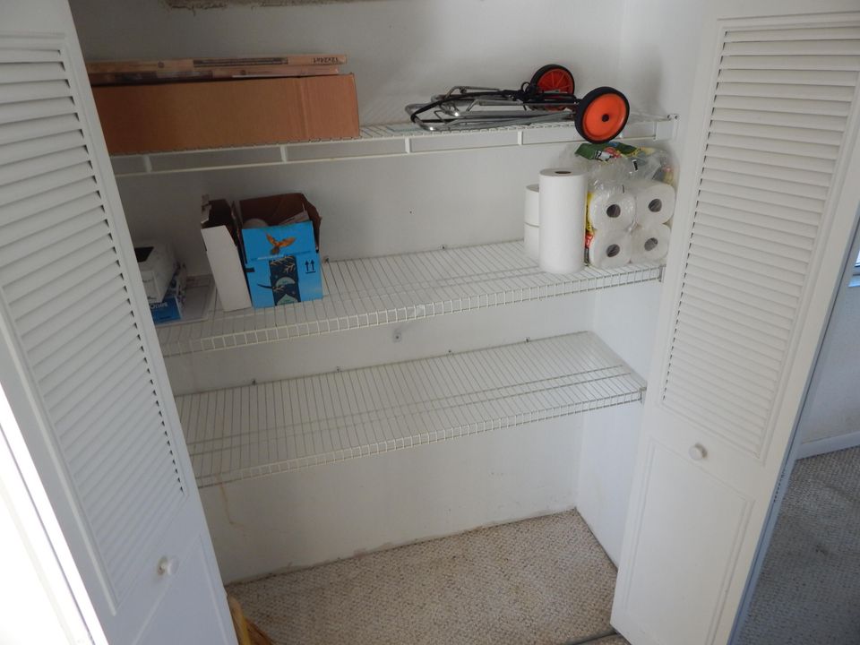 For Sale: $49,500 (1 beds, 1 baths, 720 Square Feet)