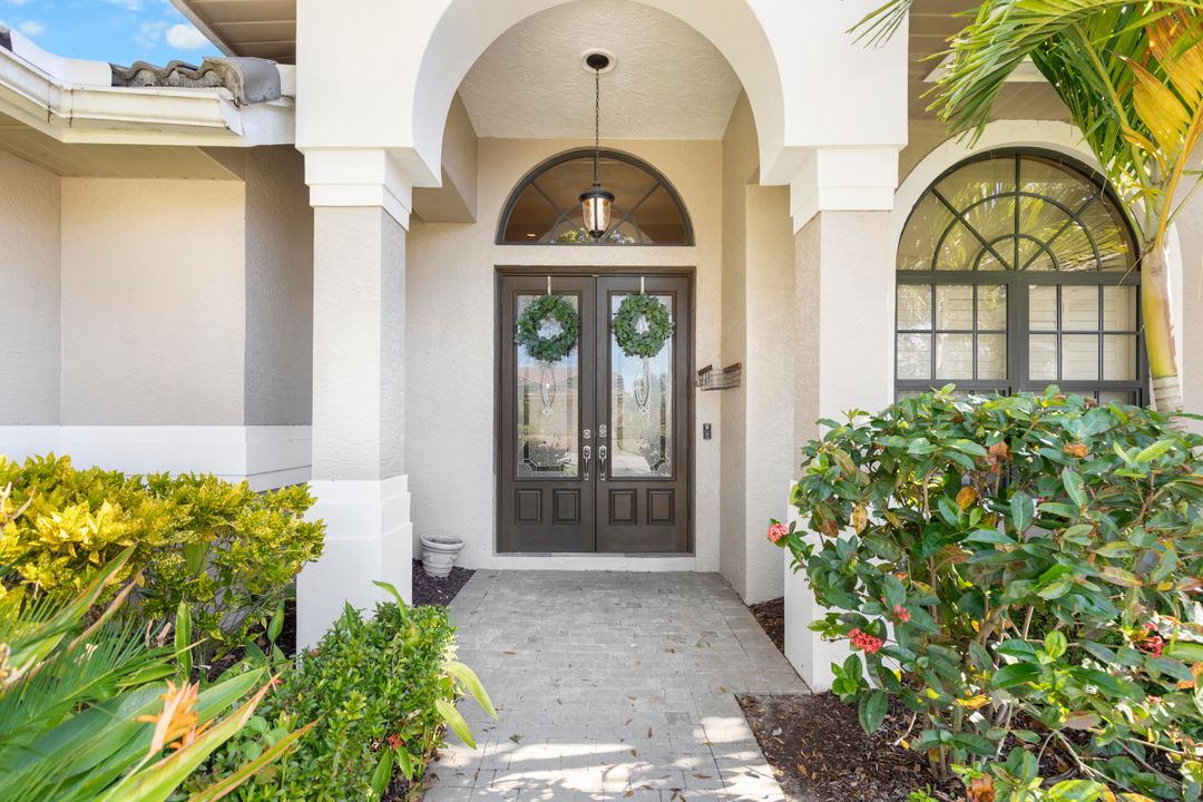 For Rent: $3,400 (3 beds, 2 baths, 2430 Square Feet)