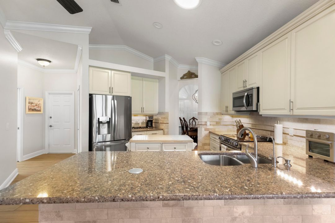 For Rent: $3,400 (3 beds, 2 baths, 2430 Square Feet)