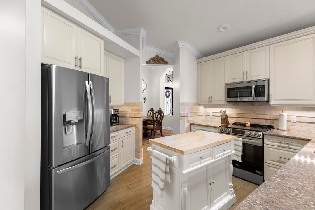 For Rent: $3,400 (3 beds, 2 baths, 2430 Square Feet)