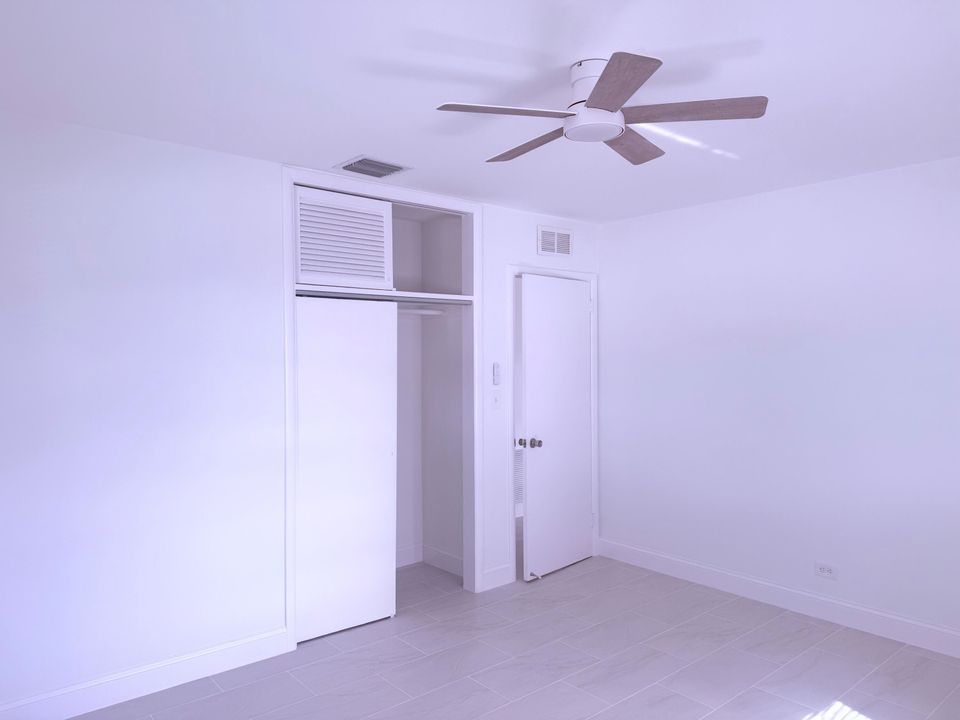 For Rent: $1,950 (2 beds, 1 baths, 889 Square Feet)