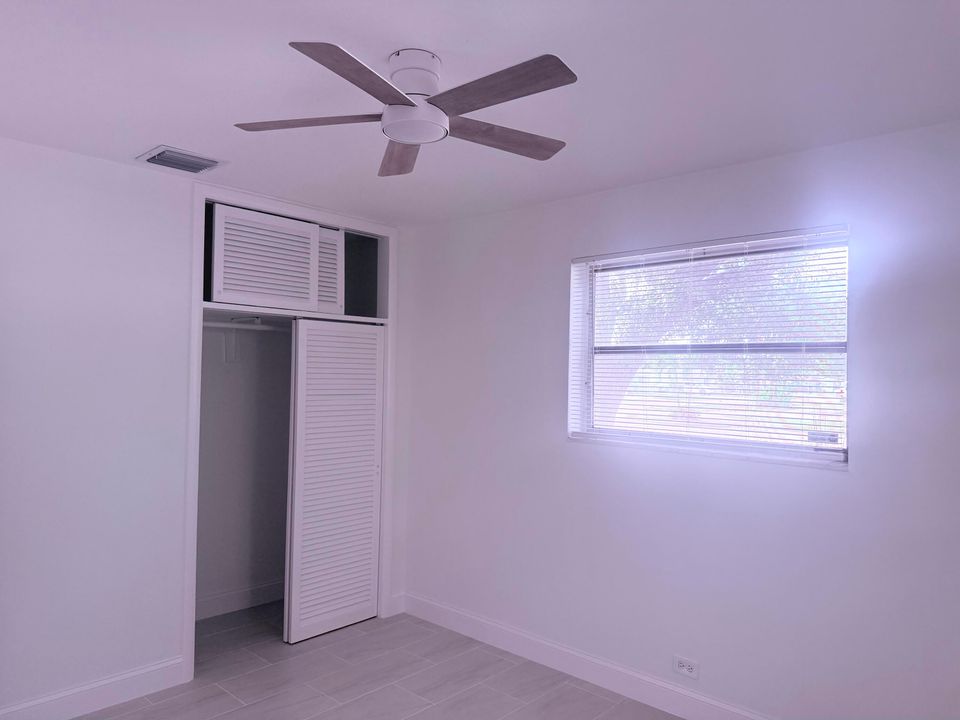 For Rent: $1,950 (2 beds, 1 baths, 889 Square Feet)