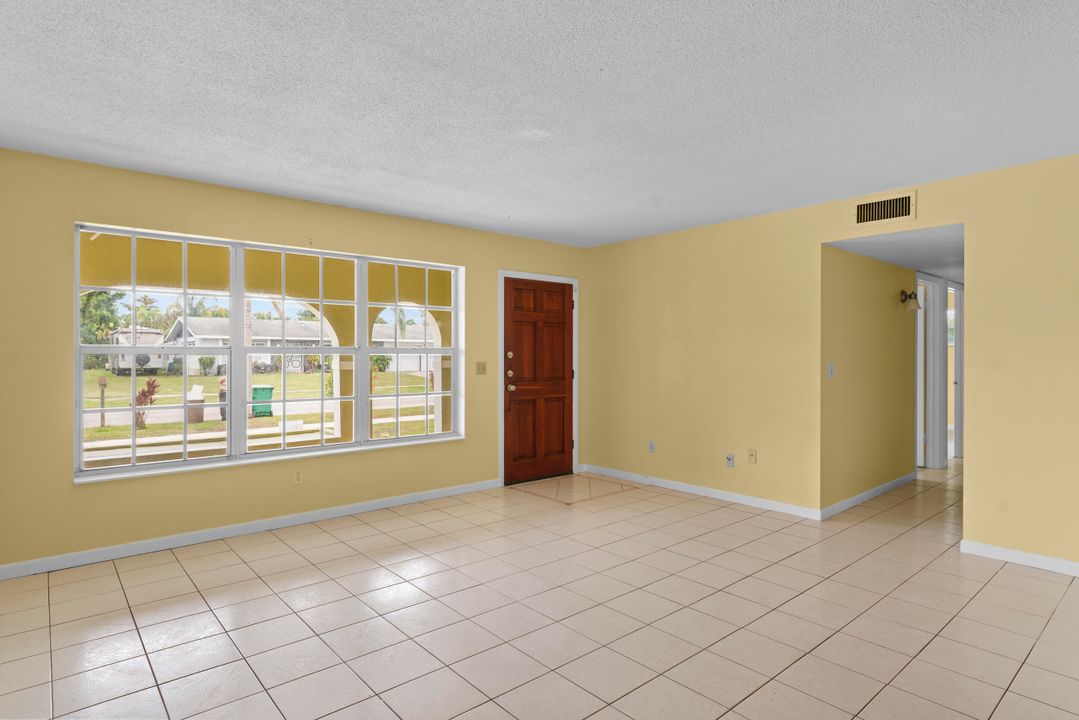 Activo con contrato: $275,000 (3 camas, 2 baños, 1136 Pies cuadrados)