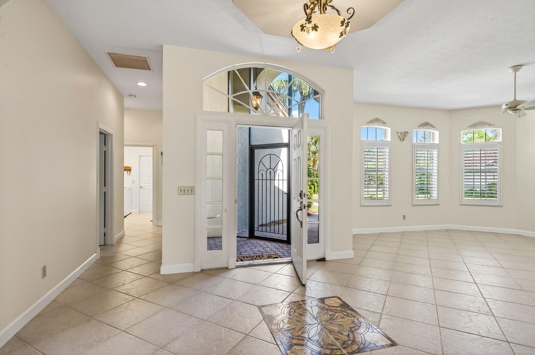 En Venta: $549,000 (3 camas, 2 baños, 2562 Pies cuadrados)