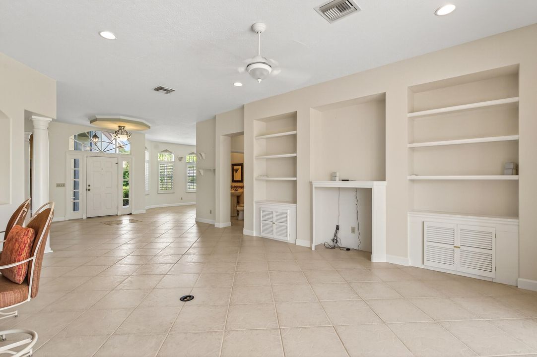 En Venta: $549,000 (3 camas, 2 baños, 2562 Pies cuadrados)