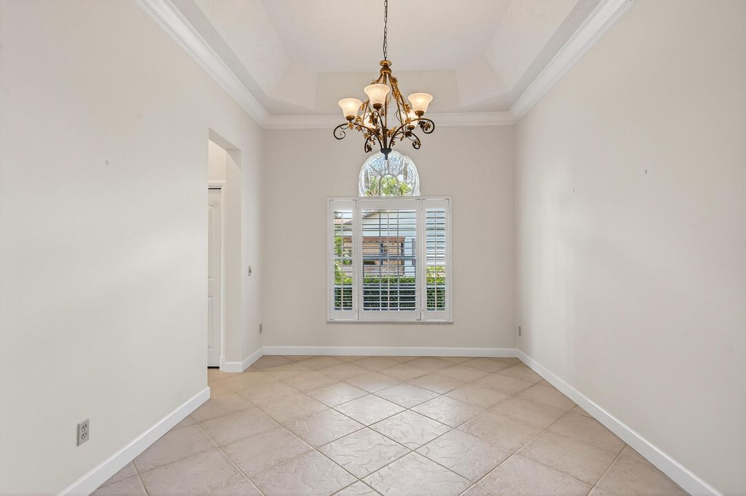 En Venta: $549,000 (3 camas, 2 baños, 2562 Pies cuadrados)