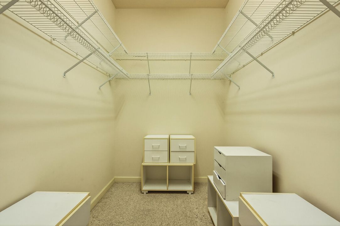 En Venta: $549,000 (3 camas, 2 baños, 2562 Pies cuadrados)